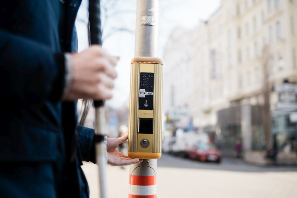 Audio-tactile traffic signal